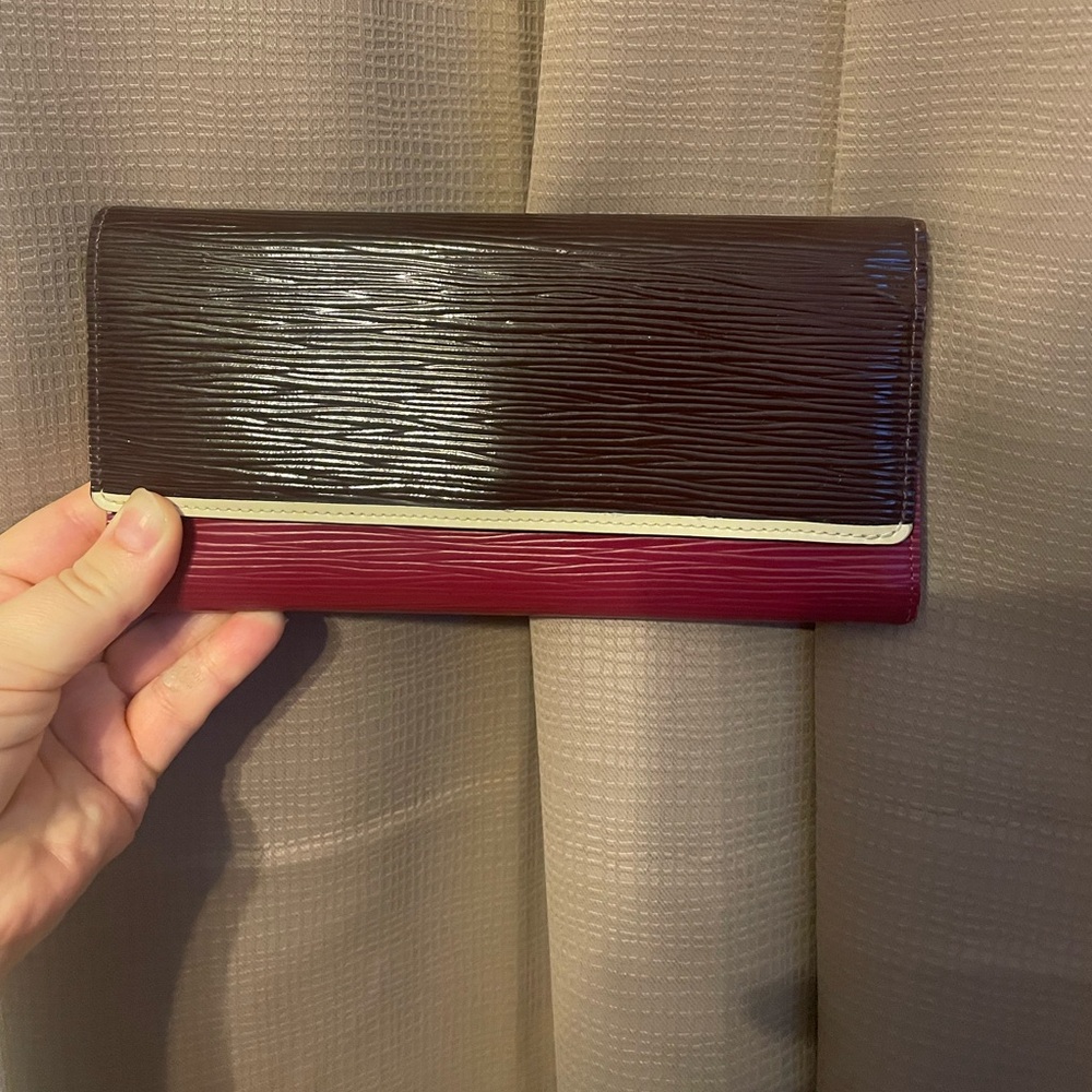 Louis Vuitton AUTHENTIC Electric Epi wallet